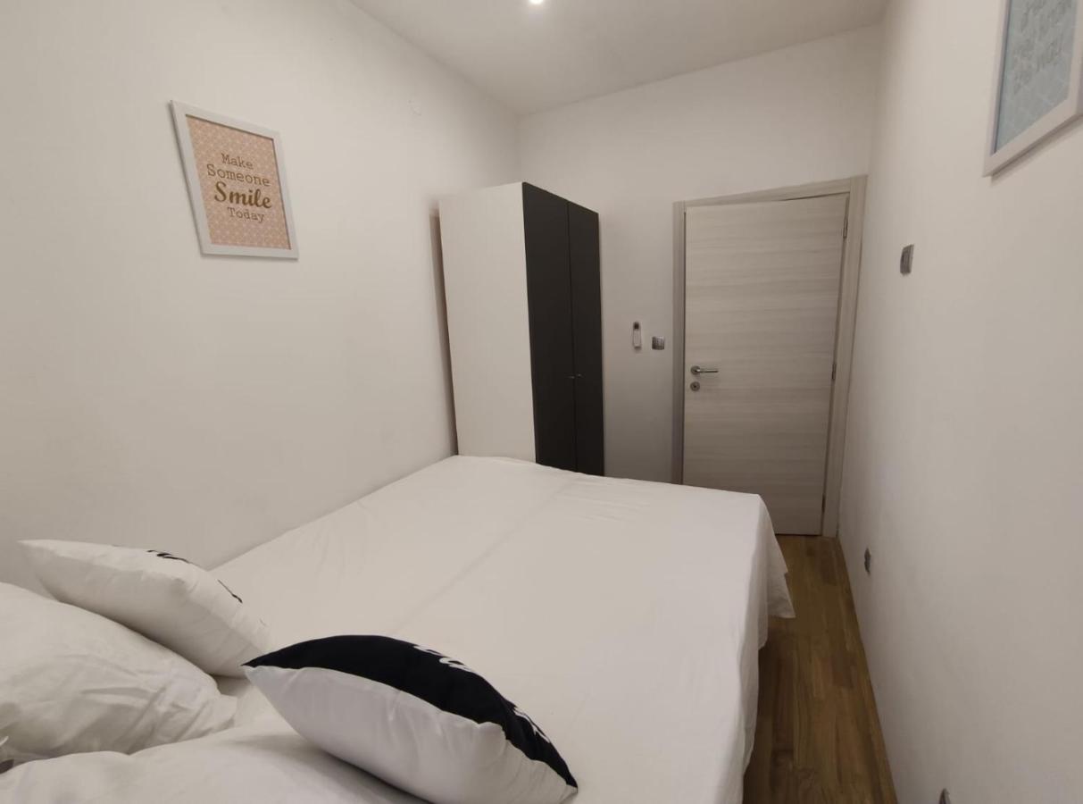 Apartment Tona Шибеник Екстер'єр фото