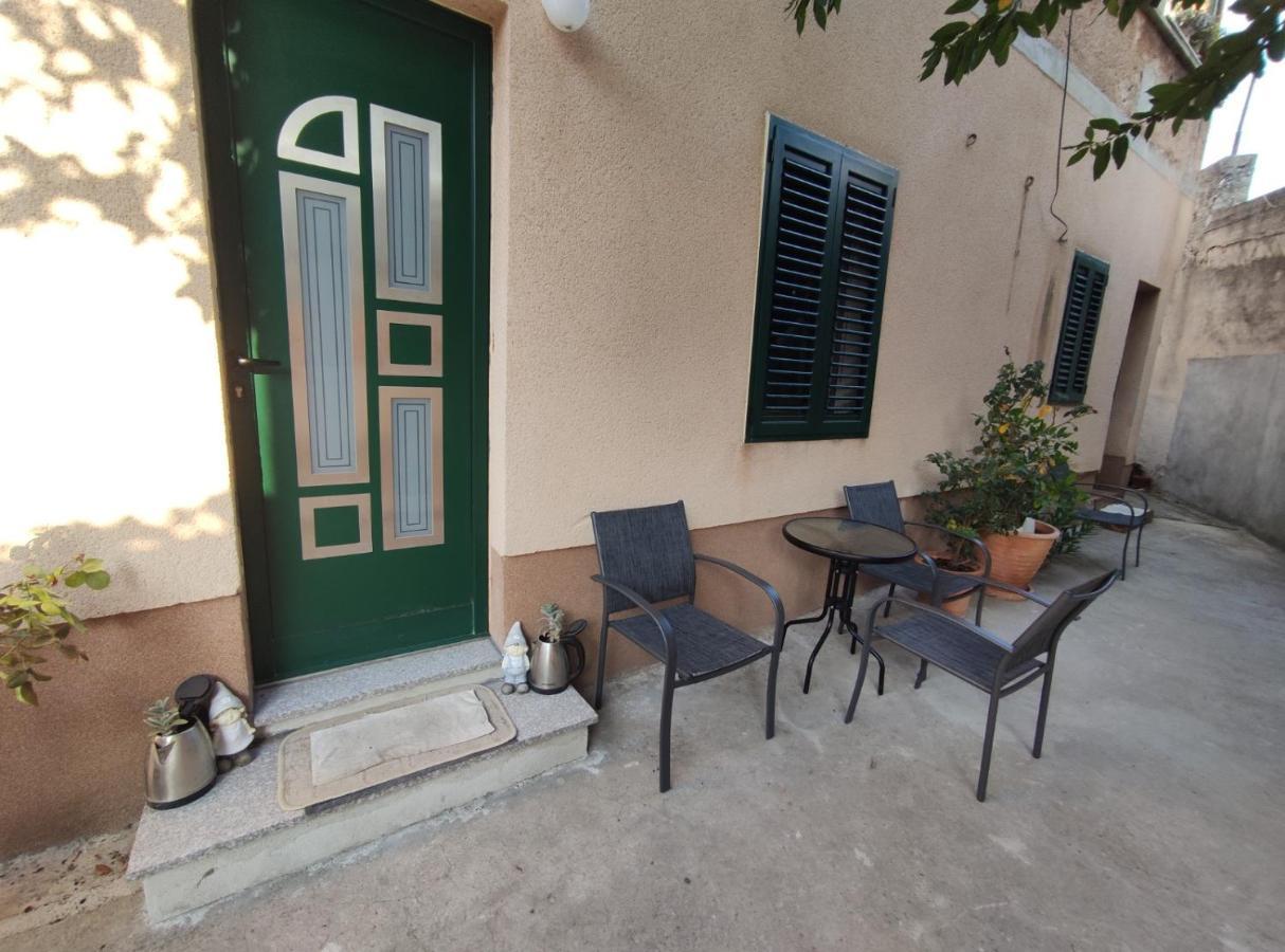 Apartment Tona Шибеник Екстер'єр фото