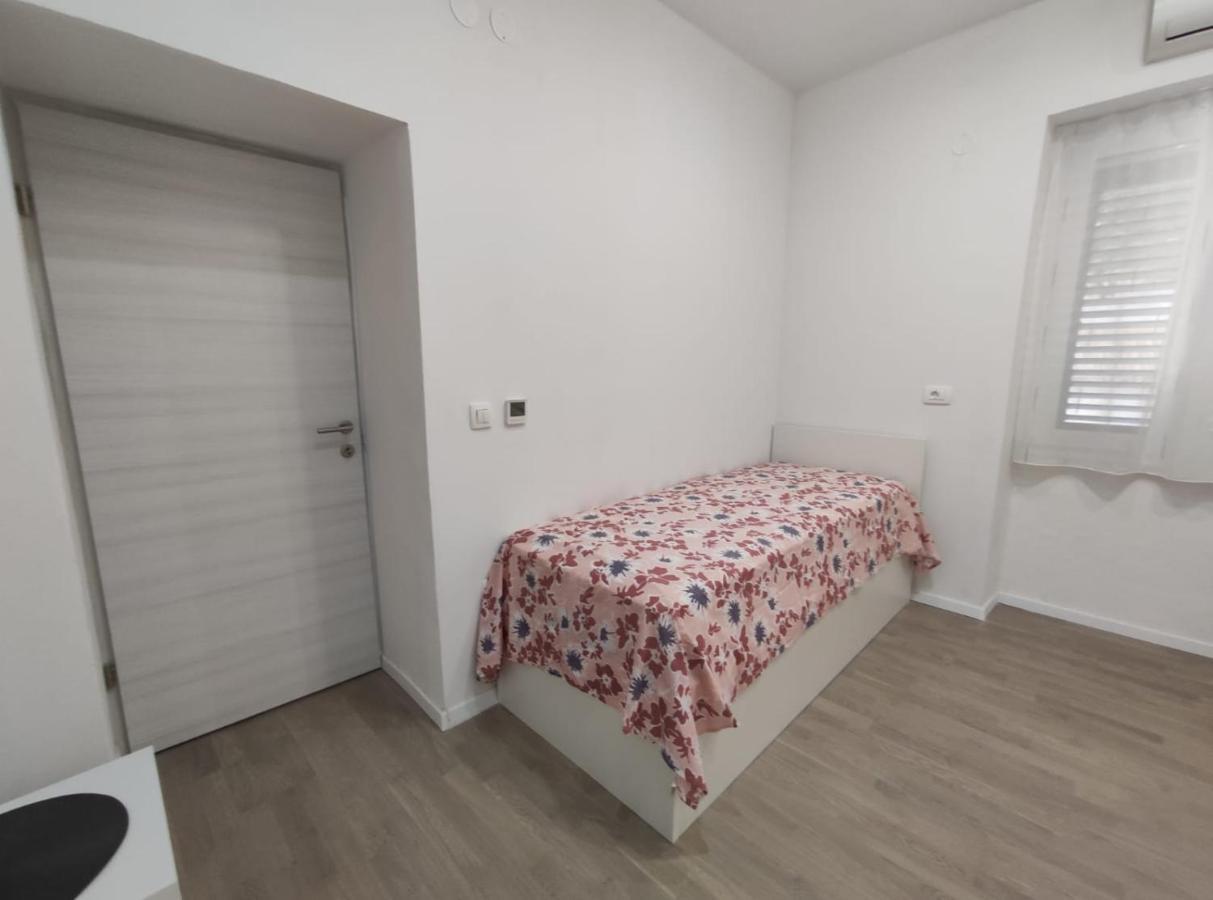 Apartment Tona Шибеник Екстер'єр фото